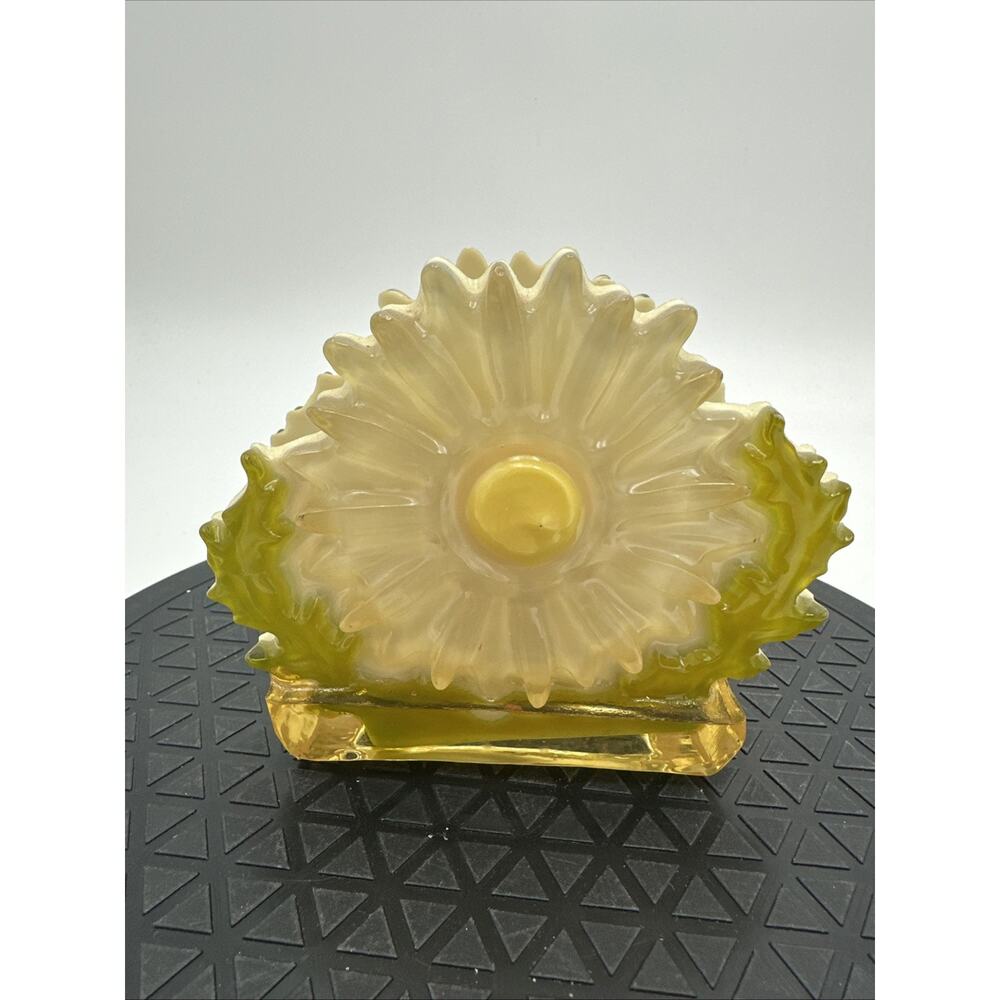Vintage 60’s Retro Lucite White Daisy Napkin Holder EUC